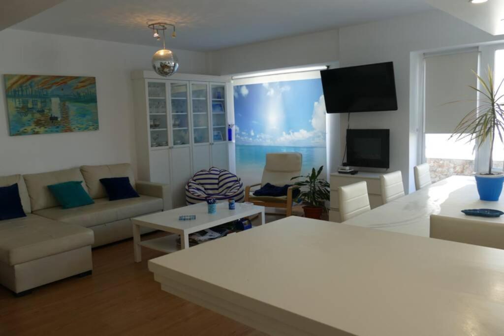 Piso En Santa Cristina, A 150 M De La Playa Apartment Oleiros Luaran gambar